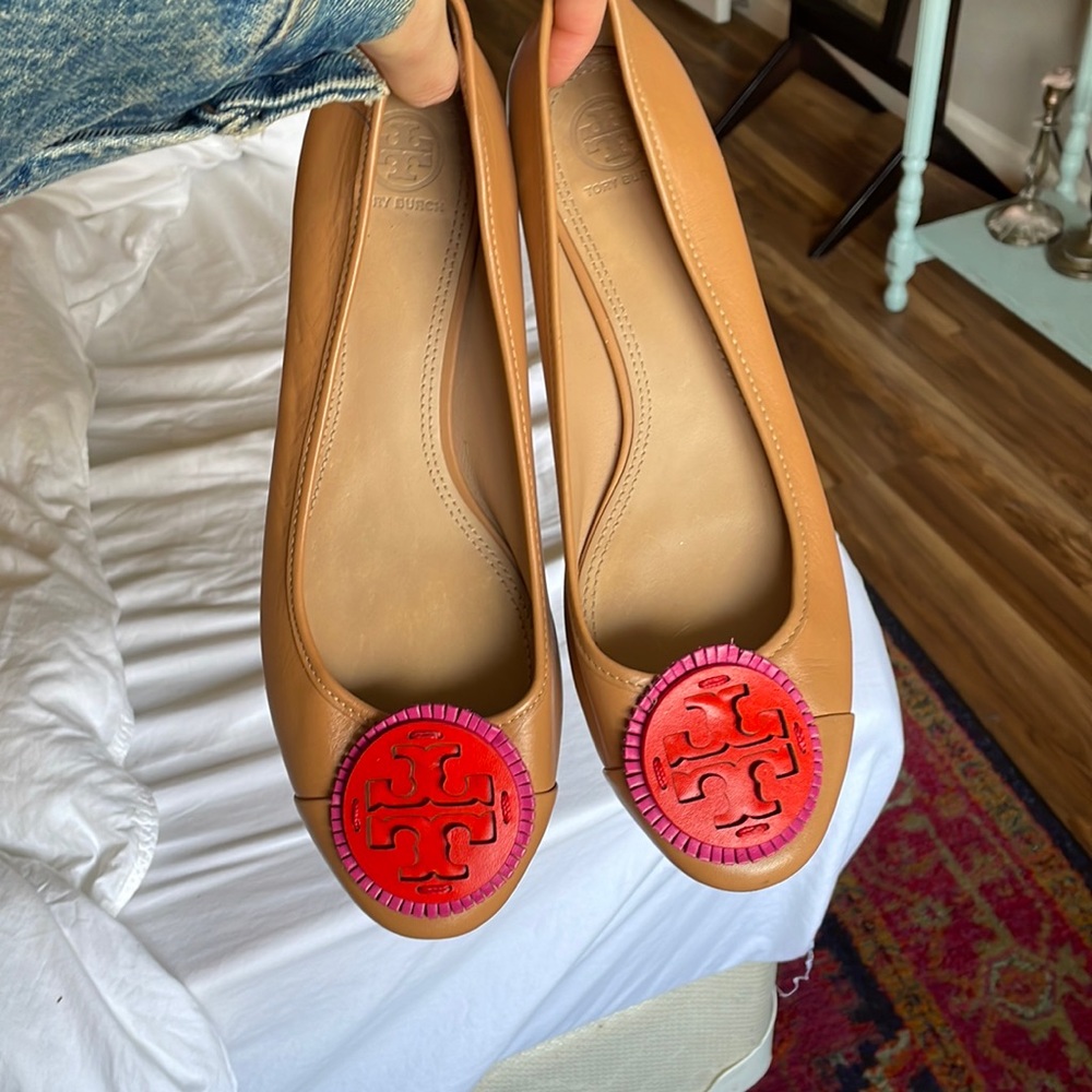 Tory Burch tan leather flats